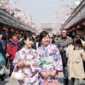 Dạo phố ngày xuân ở Asakusa